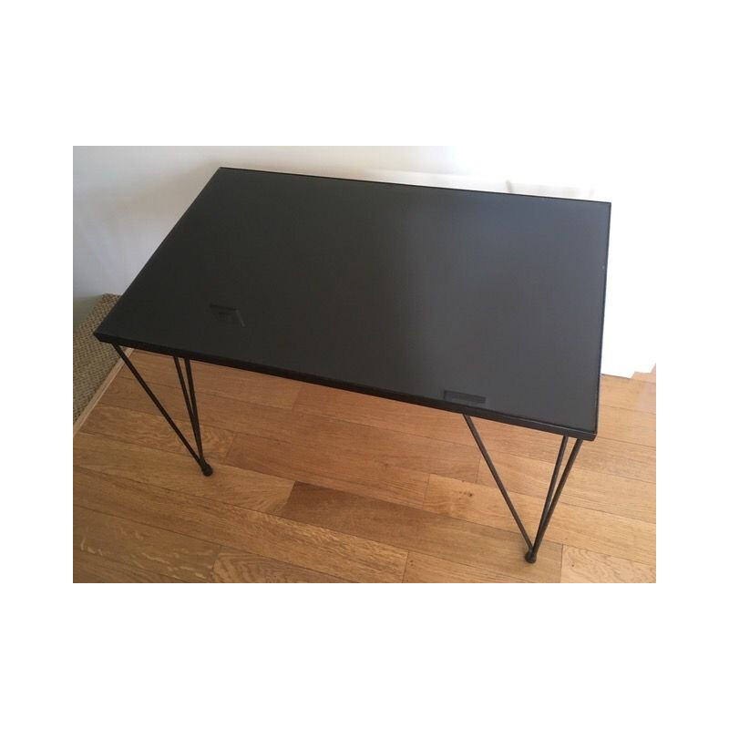 Vintage salontafel met zwart metalen en glazen eiffelpoten, 1960