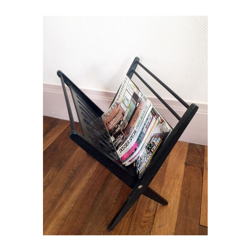 Scandinavian vintage magazine rack for Pastoe in solid beech 1950