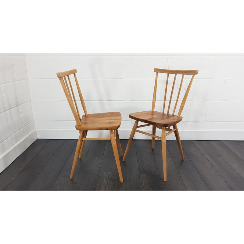 Suite de 2 chaises vintage Windsor pour Ercol en orme et hêtre 1960