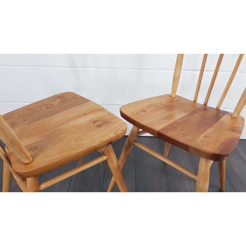 Suite de 2 chaises vintage Windsor pour Ercol en orme et hêtre 1960