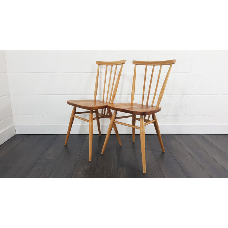 Suite de 2 chaises vintage Windsor pour Ercol en orme et hêtre 1960