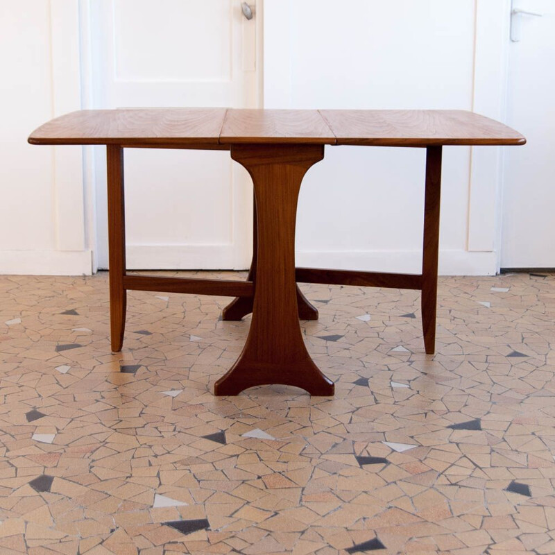 Vintage Scandinavian table with flaps