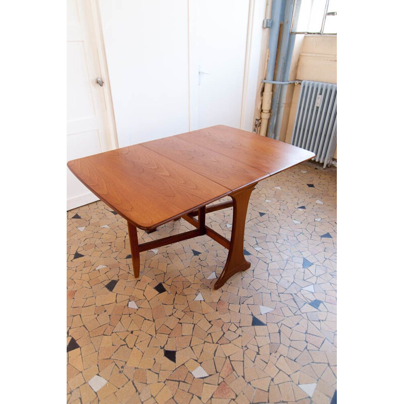 Vintage Scandinavian table with flaps