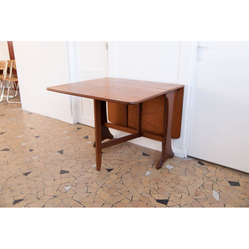 Vintage Scandinavian table with flaps