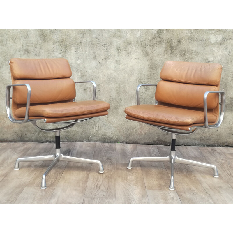 Pair of vintage swivel armchairs in leather EA 208 by Charles Eames for Herman Miller