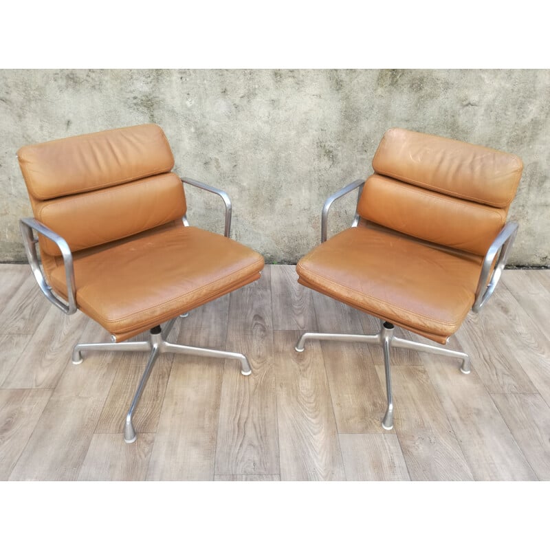 Pair of vintage swivel armchairs in leather EA 208 by Charles Eames for Herman Miller