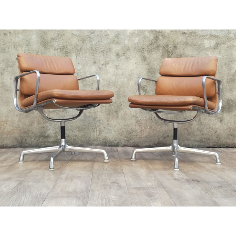 Pair of vintage swivel armchairs in leather EA 208 by Charles Eames for Herman Miller
