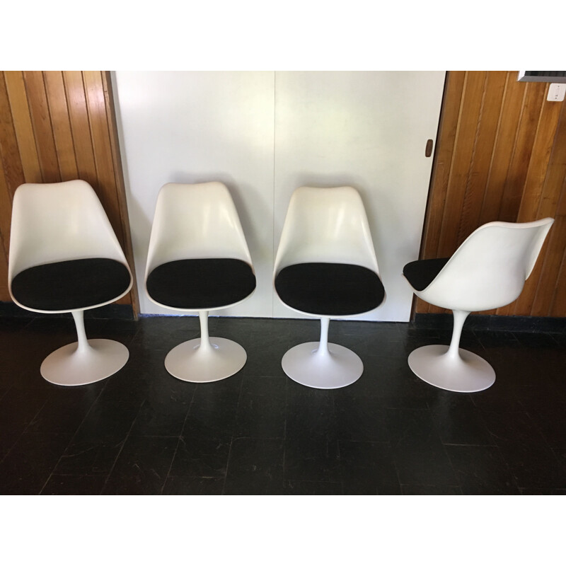 Suite de 4 chaises vintage Tulipe de Saarinen pour Knoll