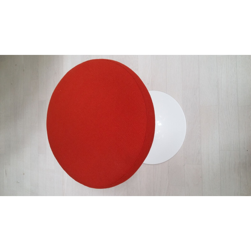 Tulip vintage table for Knoll Studio in white aluminum cast iron and orange red fabric