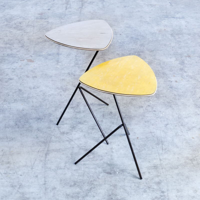 Suite de 2 table d'appoints vintage Mathieu Mategot triangle pour Artimeta