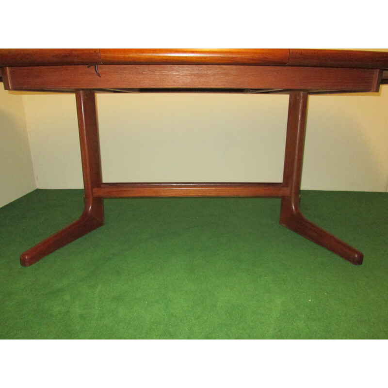 Vintage extendable table in teakwood 1970