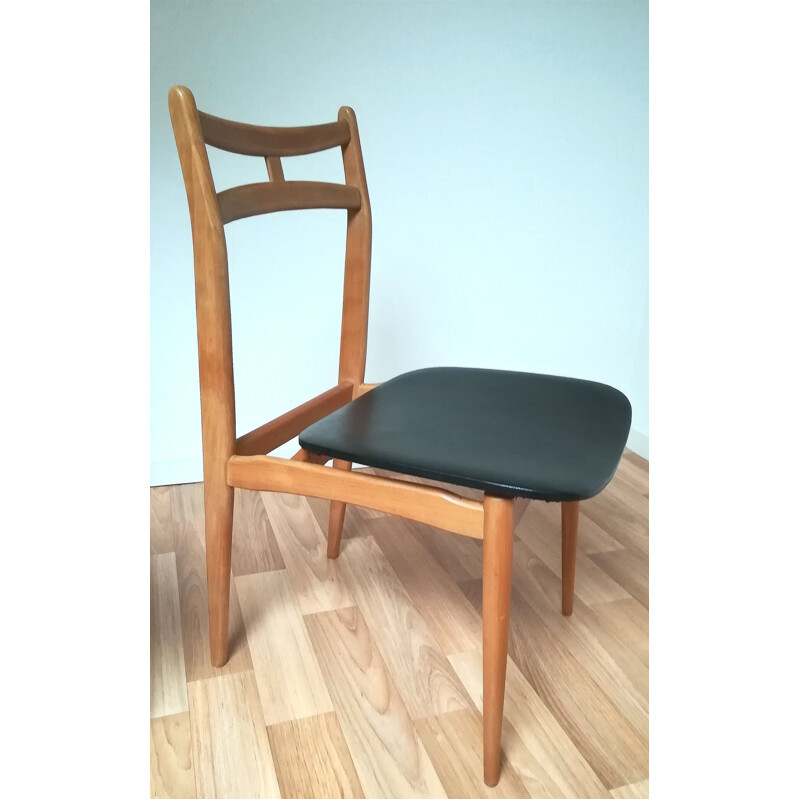 Suite de 4 chaises vintage en bois massif et simili cuir noir 1960