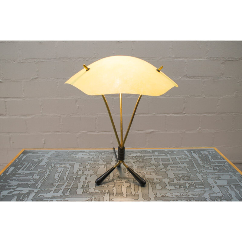 Lampe vintage trépied en laiton et fibre de verre