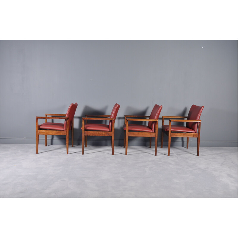 Suite de 4 chaises vintage 209 diplomates pour Cado en palissandre et cuir rouge 1960