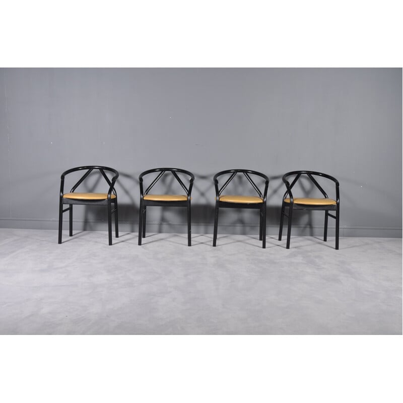Set of 4 vintage italian chairs in pinewood and leather 1980s