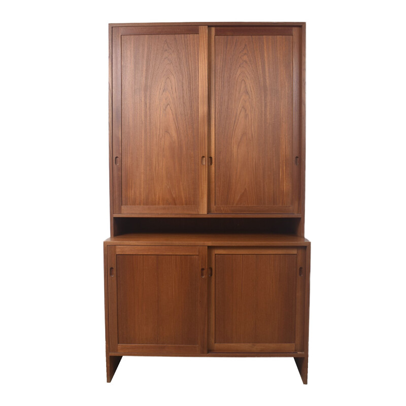 Vintage 100 series cabinet by Hans Wegner