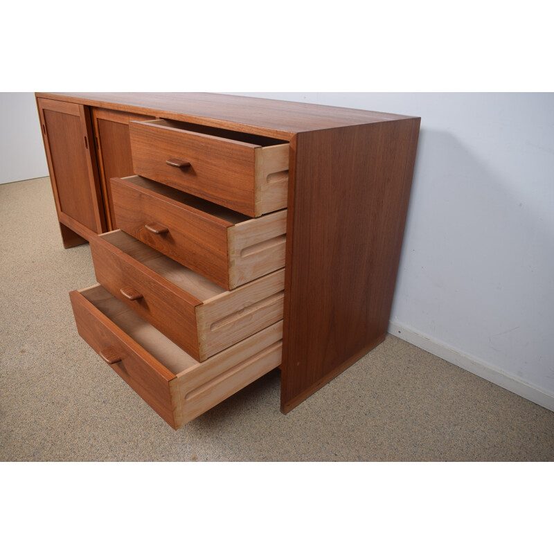 Vintage Sideboard in teak by Hans Wegner