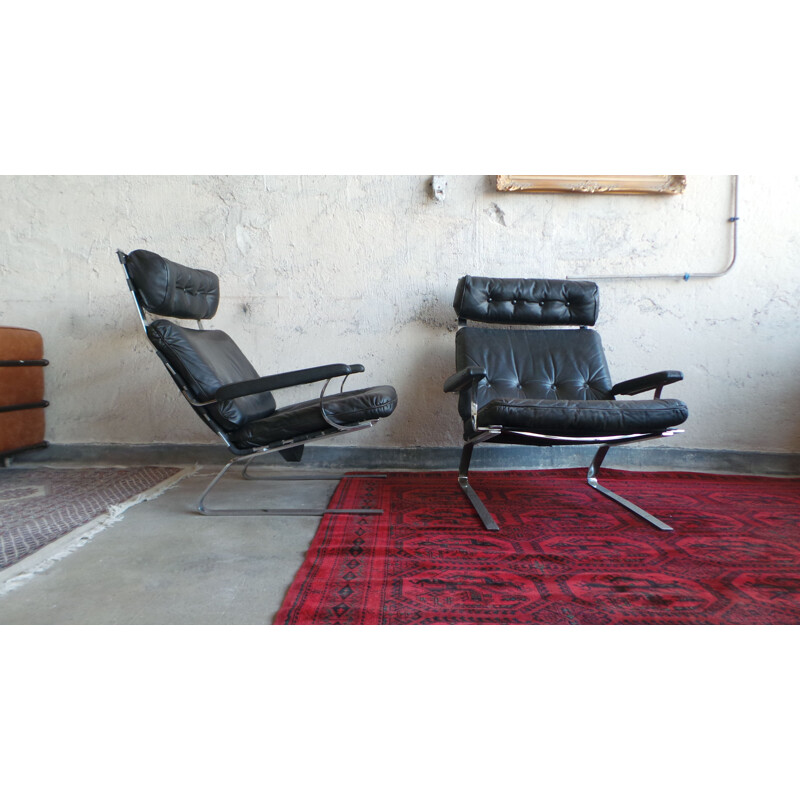 Paire de fauteuils vintage en cuir noir et acier