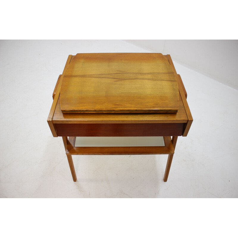 Mesa auxiliar vintage de madera y cristal