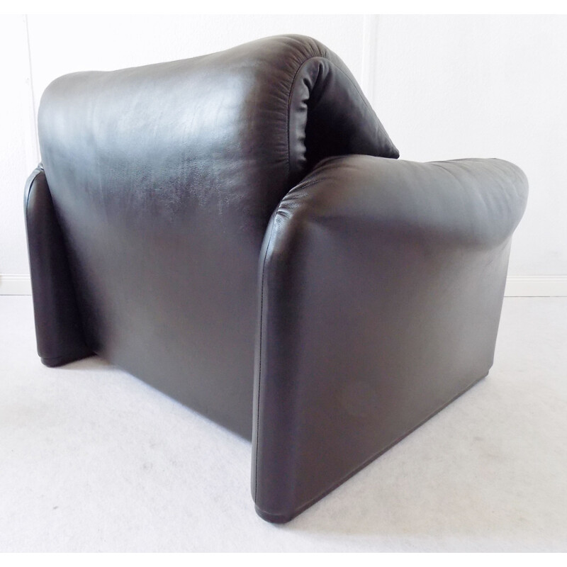 Vintage lounge chair Maralunga by Vico Magistretti in black leather,1970