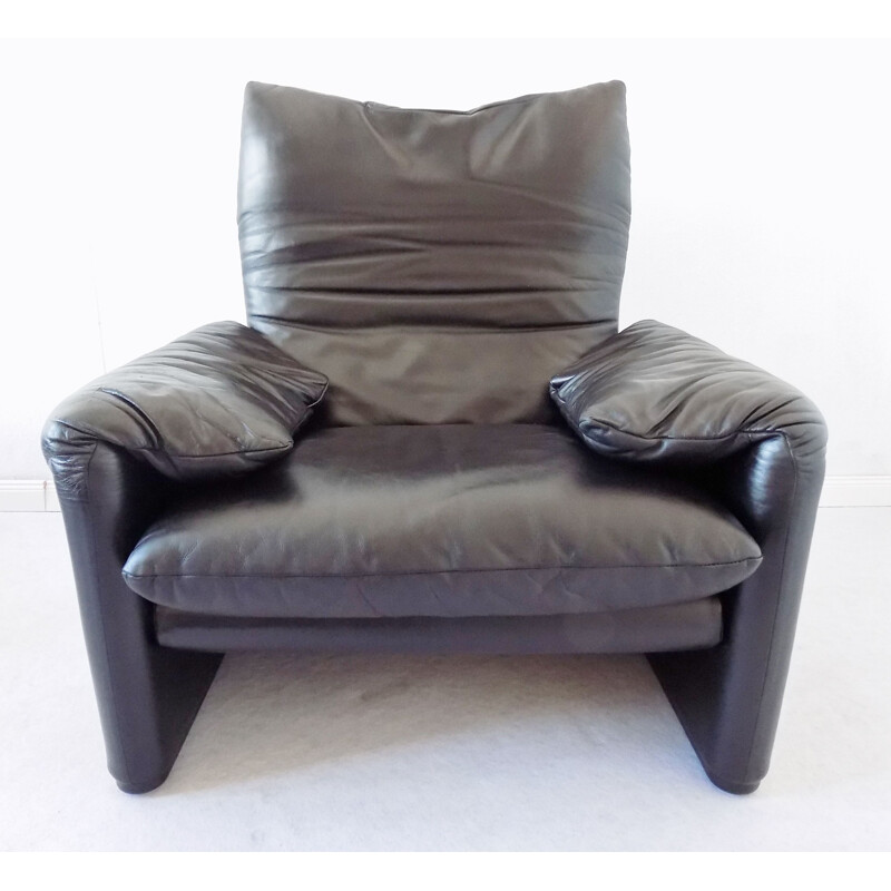 Vintage lounge chair Maralunga by Vico Magistretti in black leather,1970