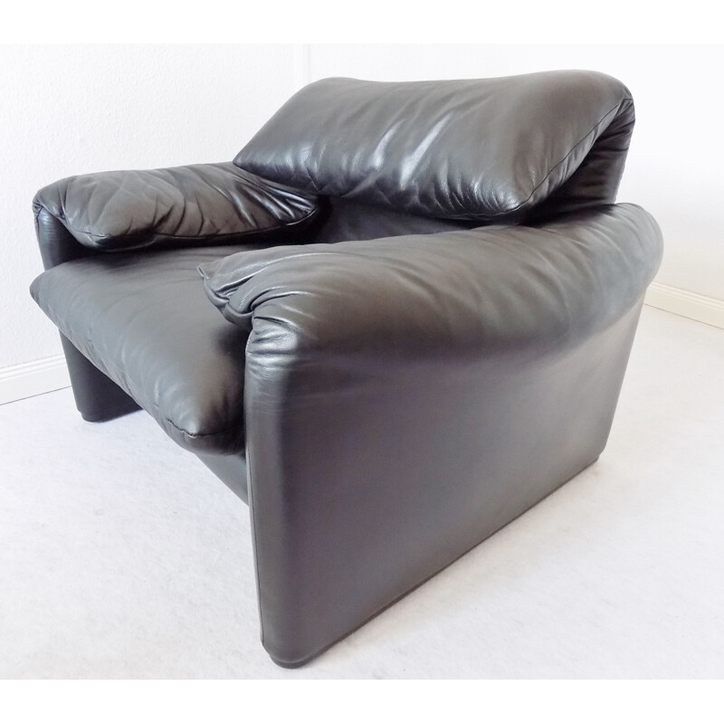 Chaise lounge vintage Maralunga par Vico Magistretti en cuir noir,1970