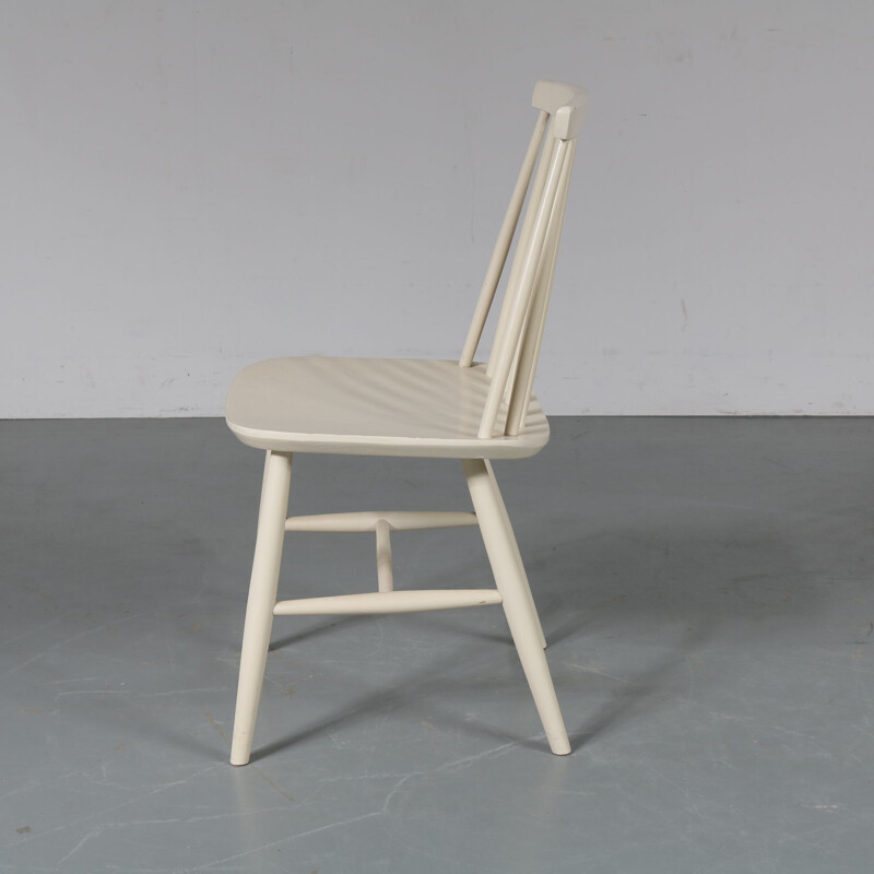 Vintage spokeback white chair from scandinavia 1950s 