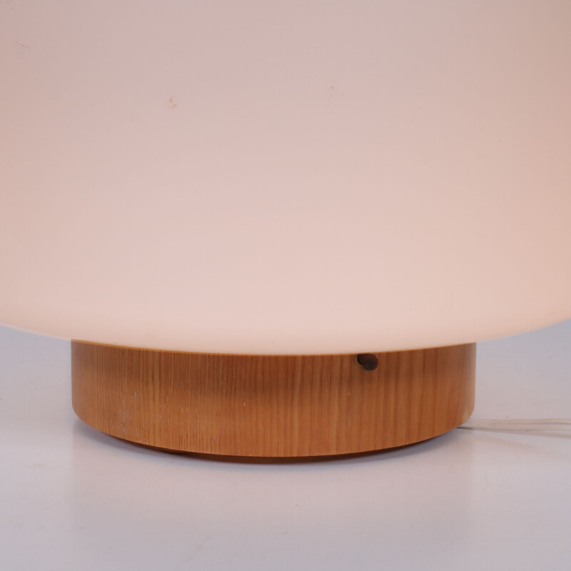 Vintage table lamp in milk glass and pine 1960s 