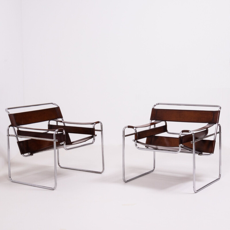 2 chairs in leather and chrome from the 60s