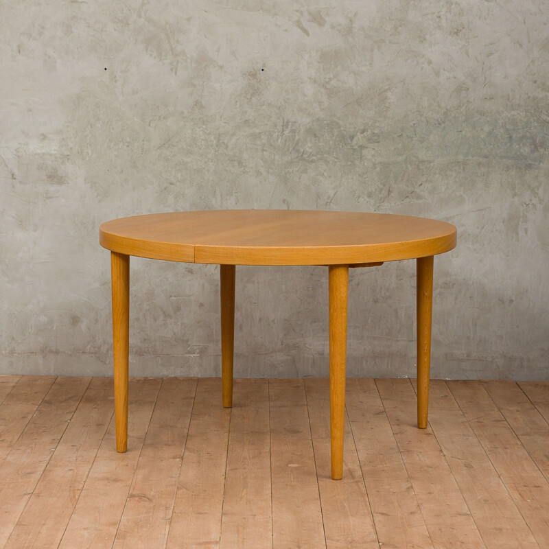 Vintage dining table in oak round extendable by Kai Kristiansen 1960s