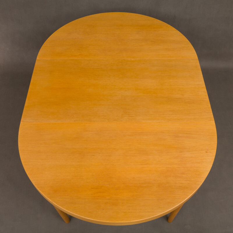Table à repas vintage en chêne ronde extensible par Kai Kristiansen années 1960