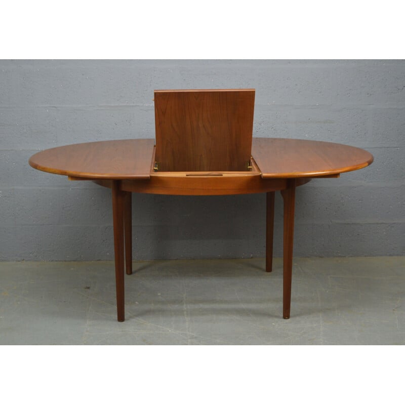 Vintage round extendable table in teak