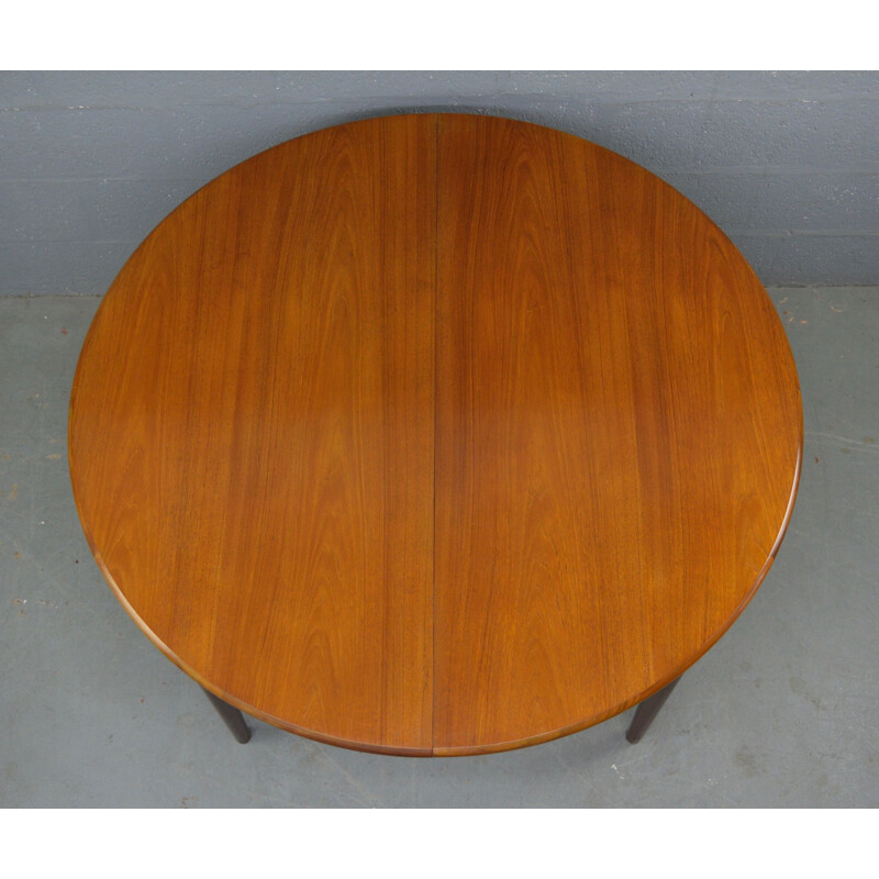 Vintage round extendable table in teak