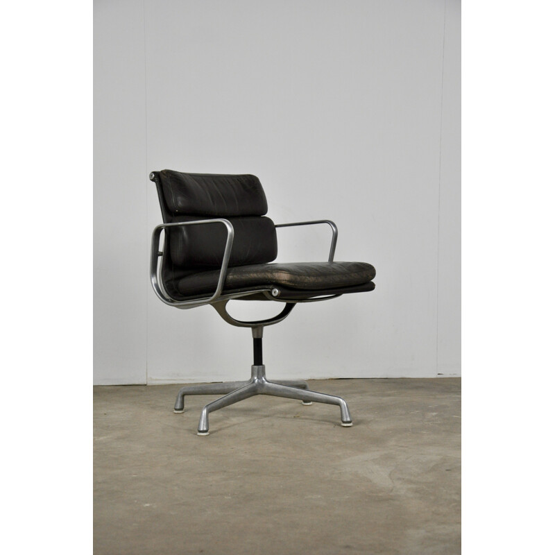 Soft Pad EA 208 chair by Charles and Ray Eames for Herman Miller