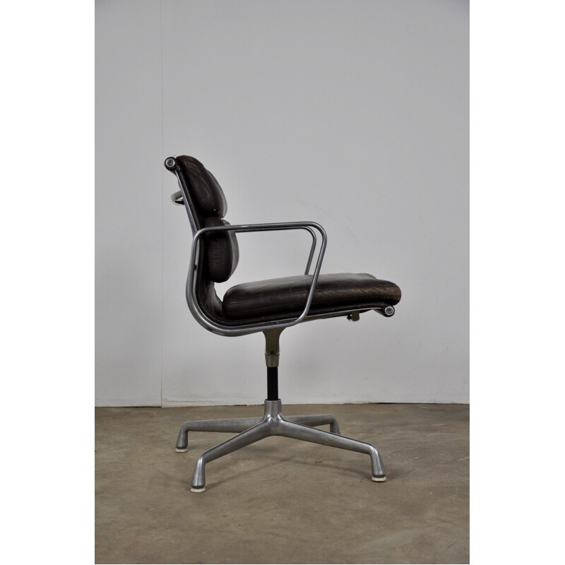 Soft Pad EA 208 chair by Charles and Ray Eames for Herman Miller