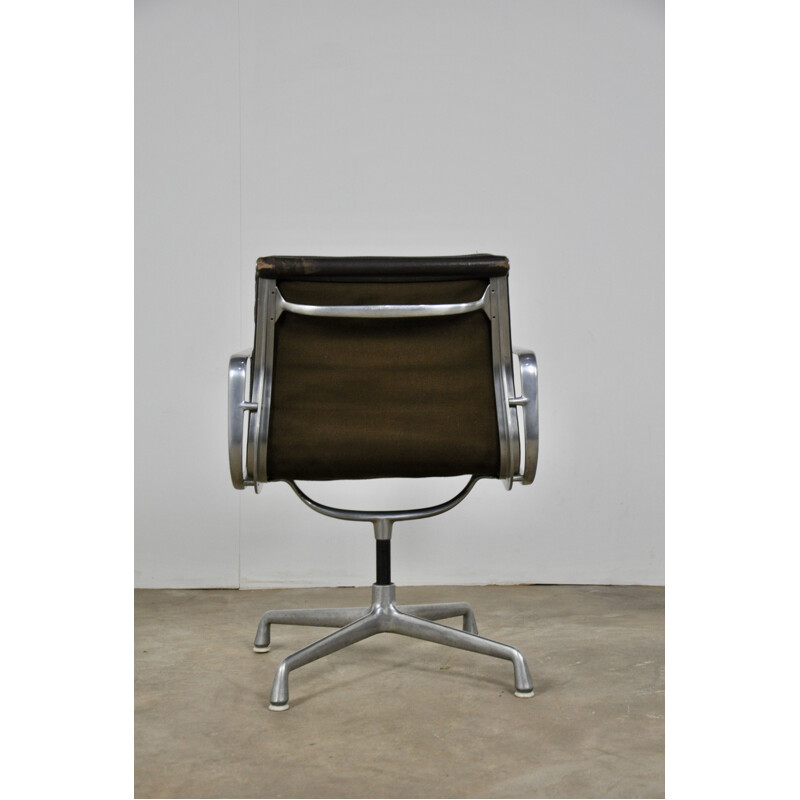 Soft Pad EA 208 chair by Charles and Ray Eames for Herman Miller