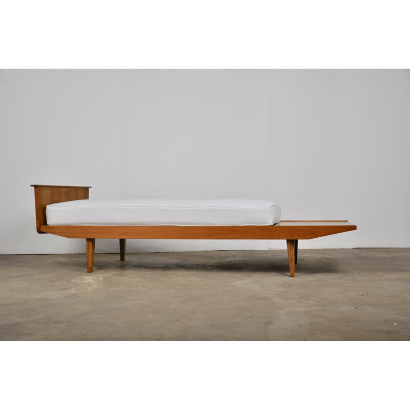 Vintage white daybed by Pierre Paulin