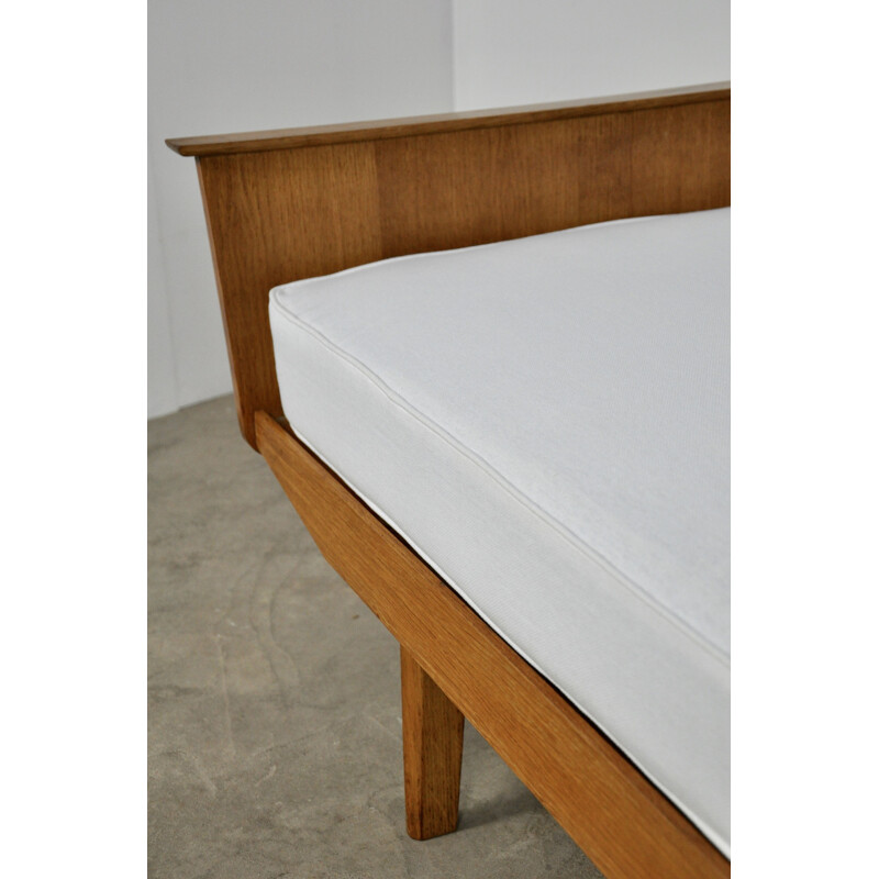 Vintage white daybed by Pierre Paulin