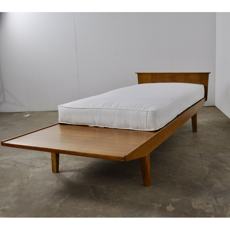 Vintage white daybed by Pierre Paulin