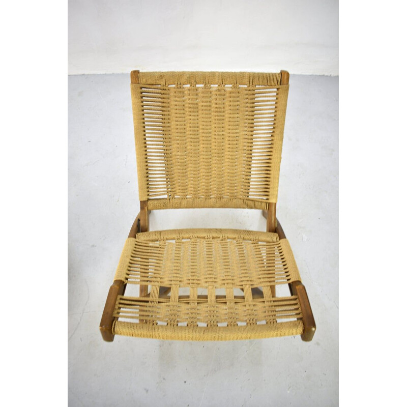 Pair of vintage folding chairs in rope