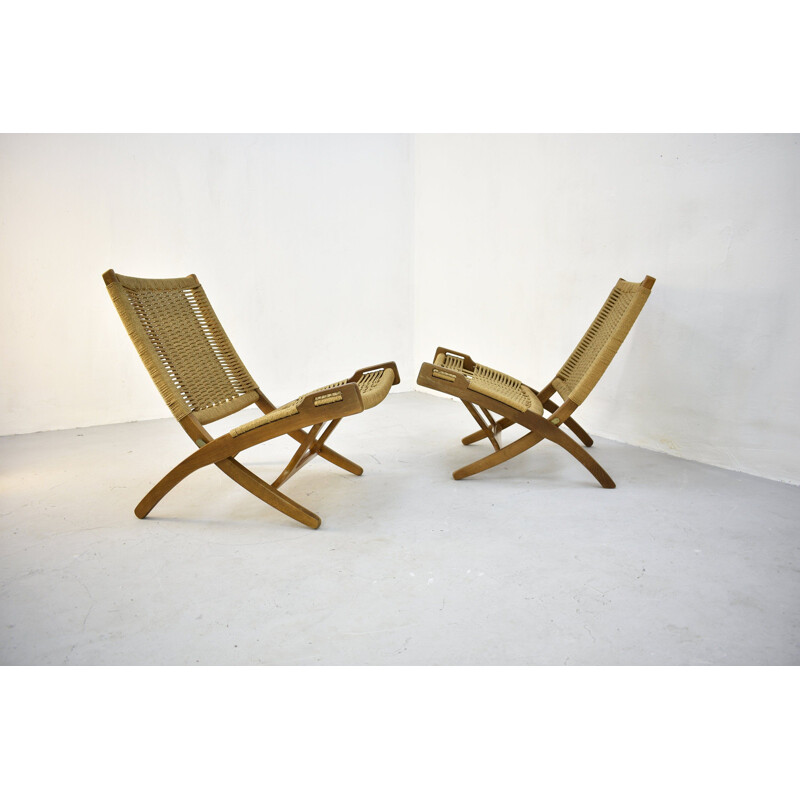 Pair of vintage folding chairs in rope