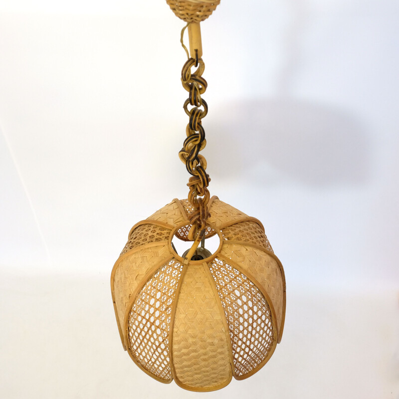 Wooden and braided wicker pendant lamp