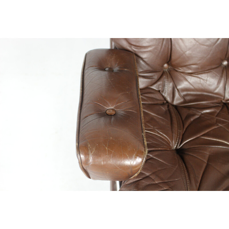 Danish vintage swiveling chair in brown leather