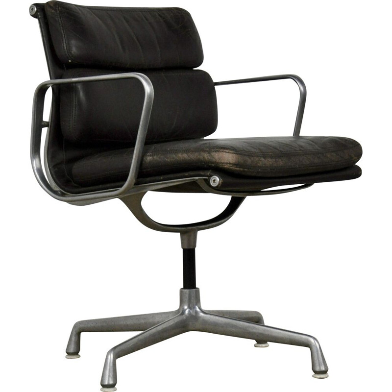 Soft Pad EA 208 chair by Charles and Ray Eames for Herman Miller