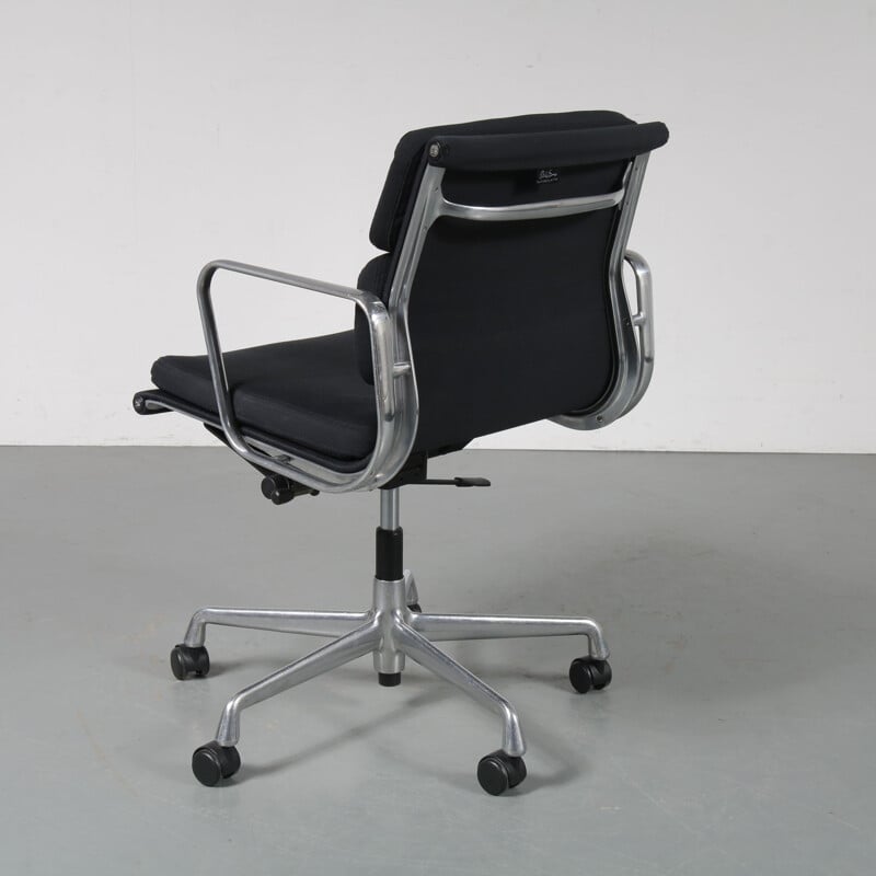 Fauteuil vintage EA217 de Charles et Ray Eames pour Vitra, Allemagne 2000s 