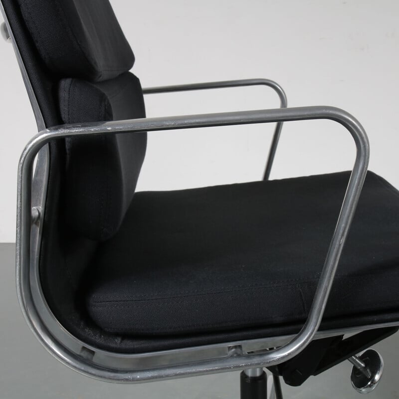 Fauteuil vintage EA217 de Charles et Ray Eames pour Vitra, Allemagne 2000s 