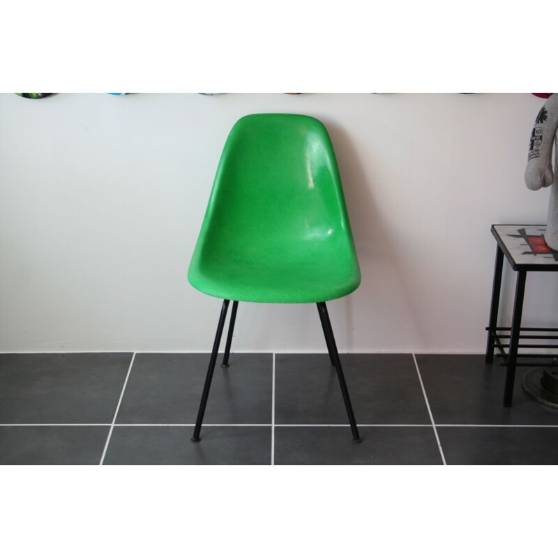 Vintage DSX chair kelly green fiber with a black base by Eames for Herman Miller