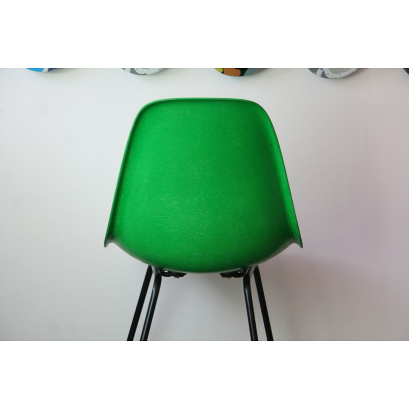 Vintage DSX chair kelly green fiber with a black base by Eames for Herman Miller