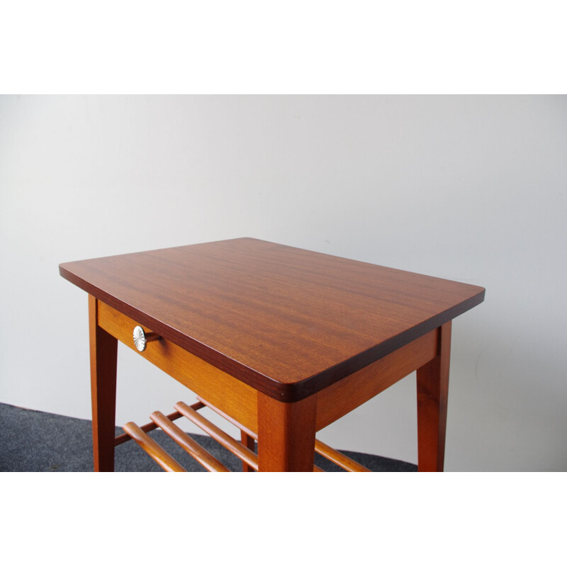Table de chevet vintage en bois avec tiroir