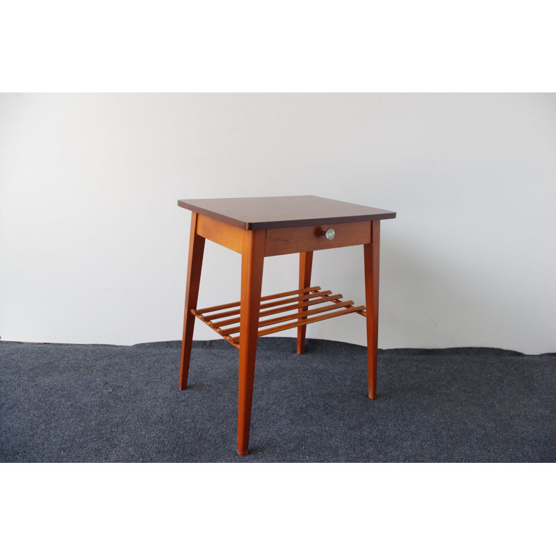 Table de chevet vintage en bois avec tiroir